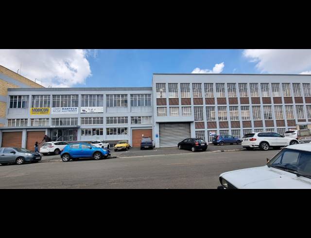 6,600M² WAREHOUSE FOR SALE IN NEW CENTRE